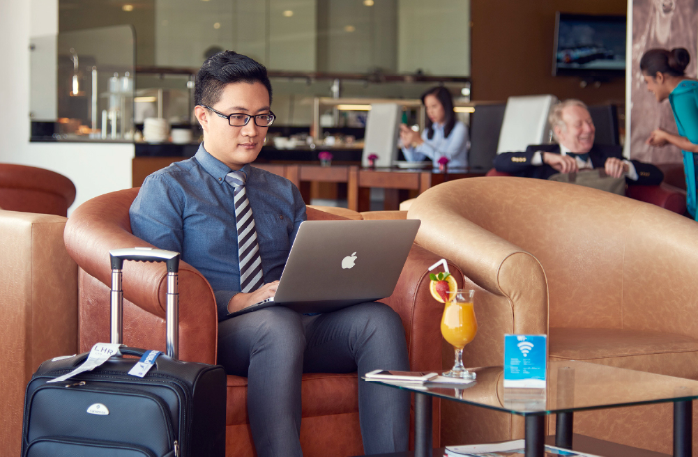 Sweeping view of the SriLankan Business Class lounge Serendib overlooking the apron